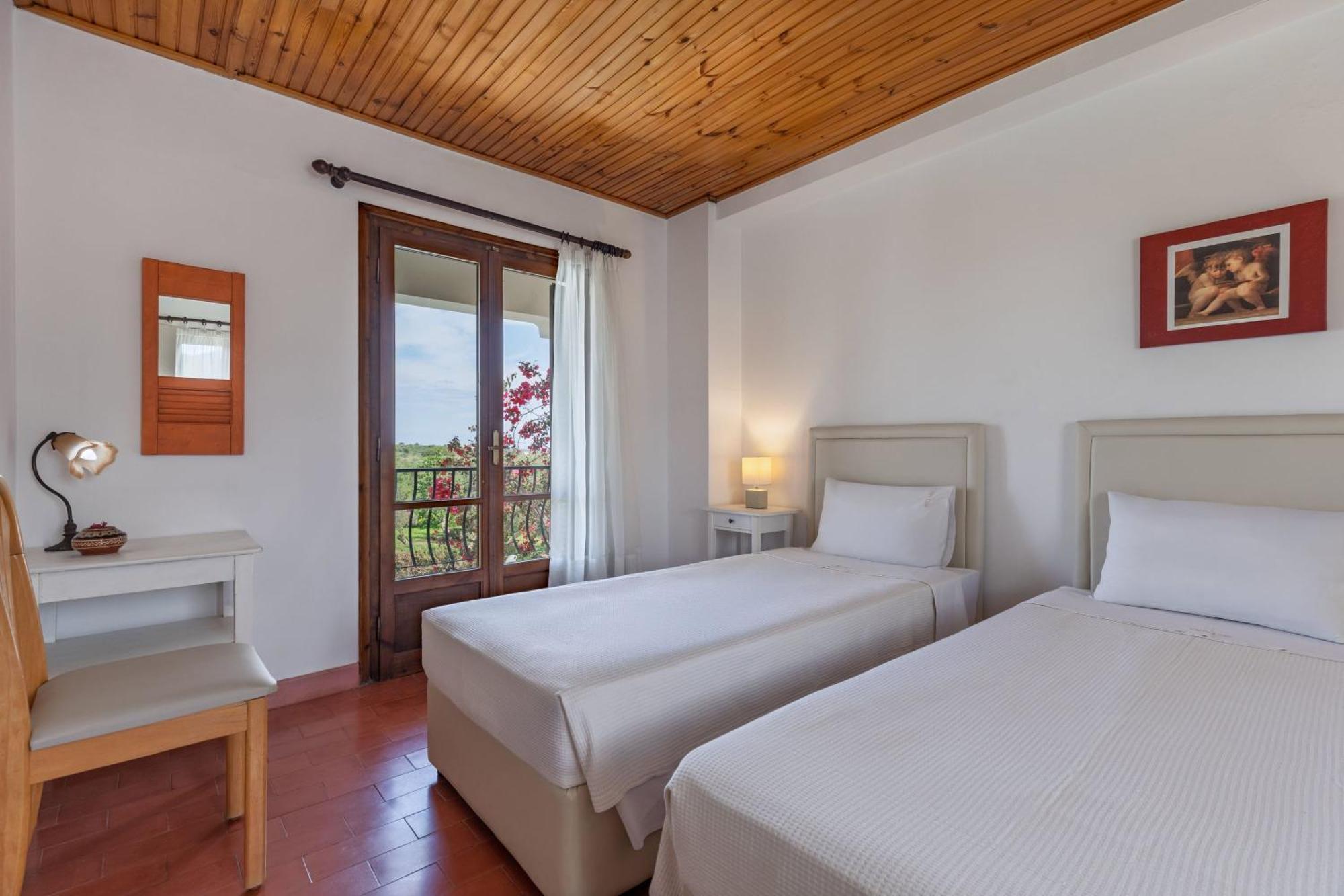 Villa Lola - 3 Bedrooms & Private Pool Литакия Экстерьер фото